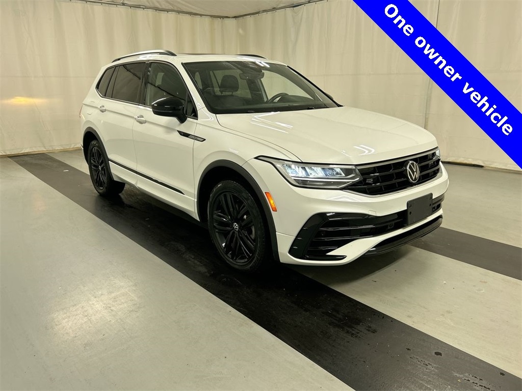 2022 Volkswagen Tiguan SE R-LINE BLACK's photo