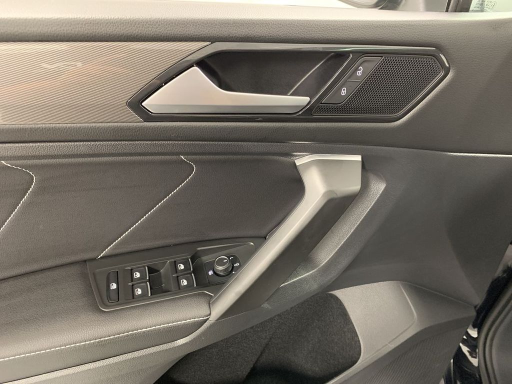 2022 Volkswagen Tiguan SE - Photo 11