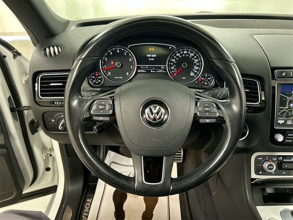 2017 Volkswagen Touareg V6 Wolfsburg Edition photo 4