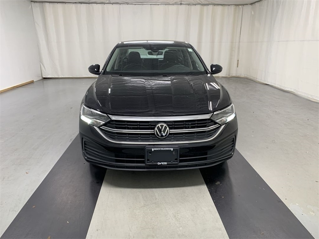 Used 2022 Volkswagen Jetta SE with VIN 3VW7M7BU2NM025138 for sale in Cicero, NY