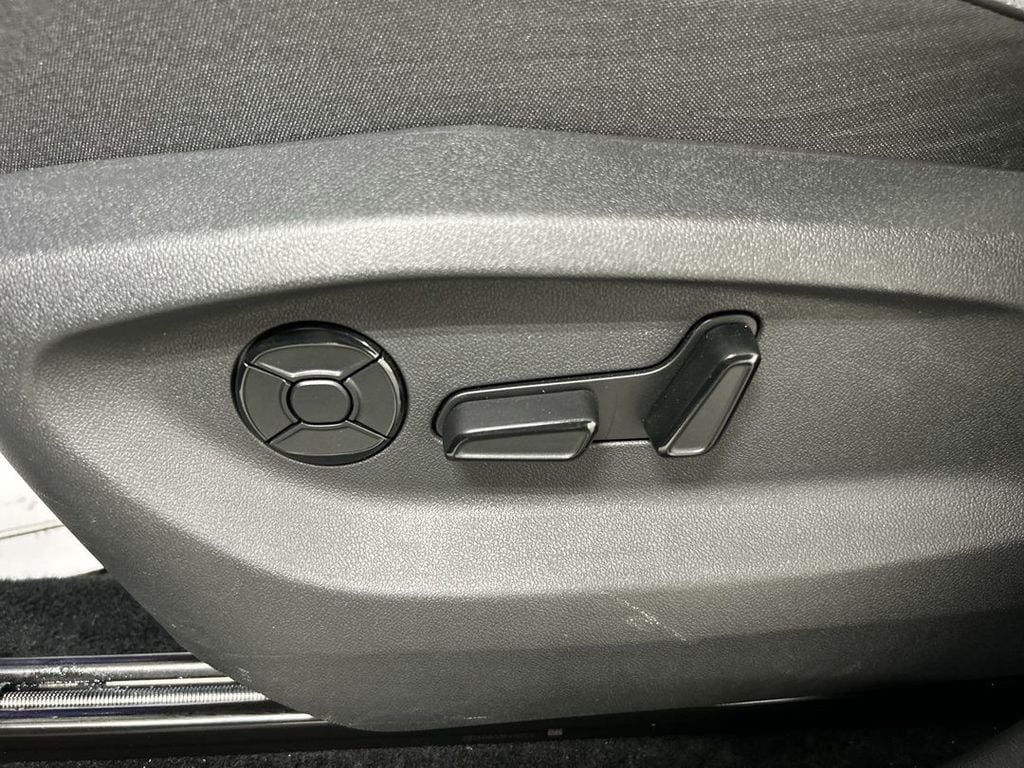 2026 Volkswagen Tiguan SE - Photo 10