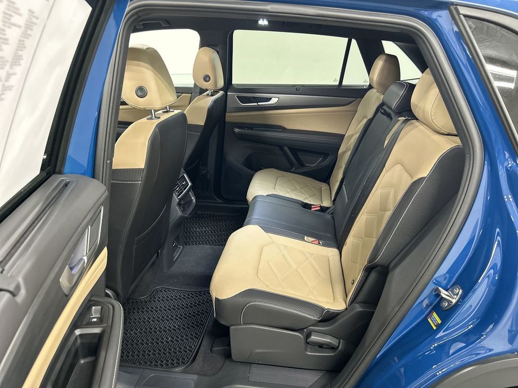 2025 Volkswagen Atlas Cross Sport SE w/Tech - Photo 20