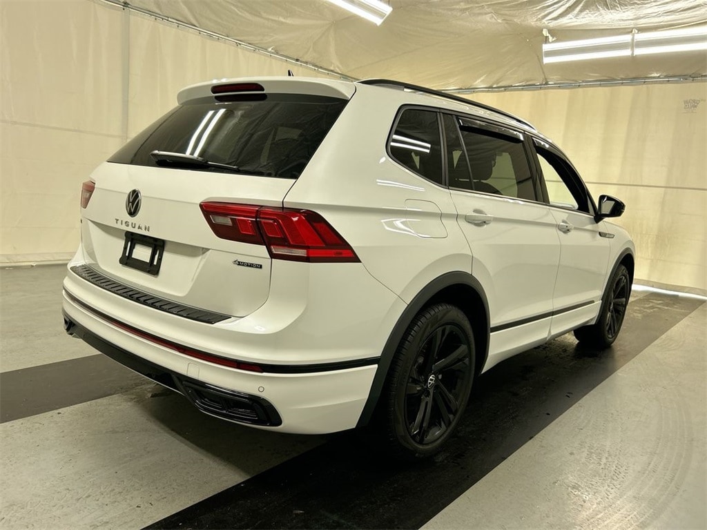 Used 2024 Volkswagen Tiguan SE R-LINE BLACK with VIN 3VV8B7AX0RM061376 for sale in Cicero, NY