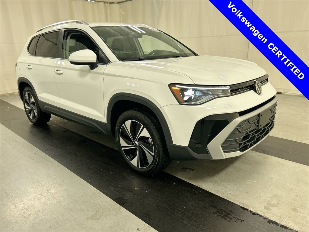 2025 Volkswagen Taos SE's photo
