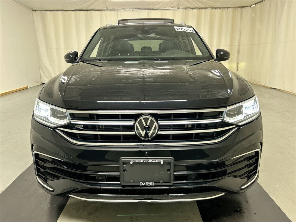 2024 Volkswagen Tiguan SEL R-Line Black photo 2