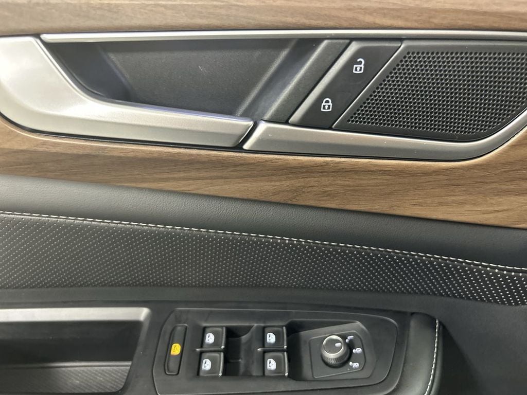 2024 Volkswagen Atlas SE - Photo 11