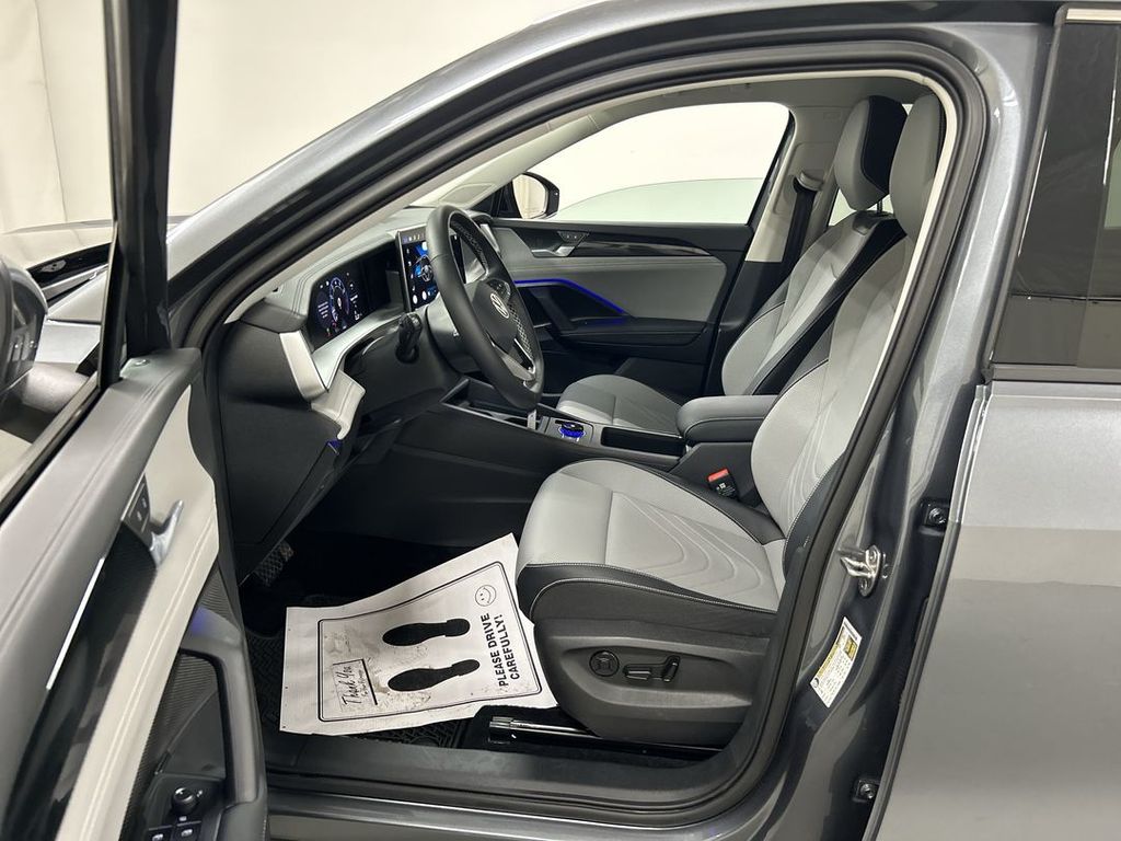 2026 Volkswagen Tiguan SE - Photo 9