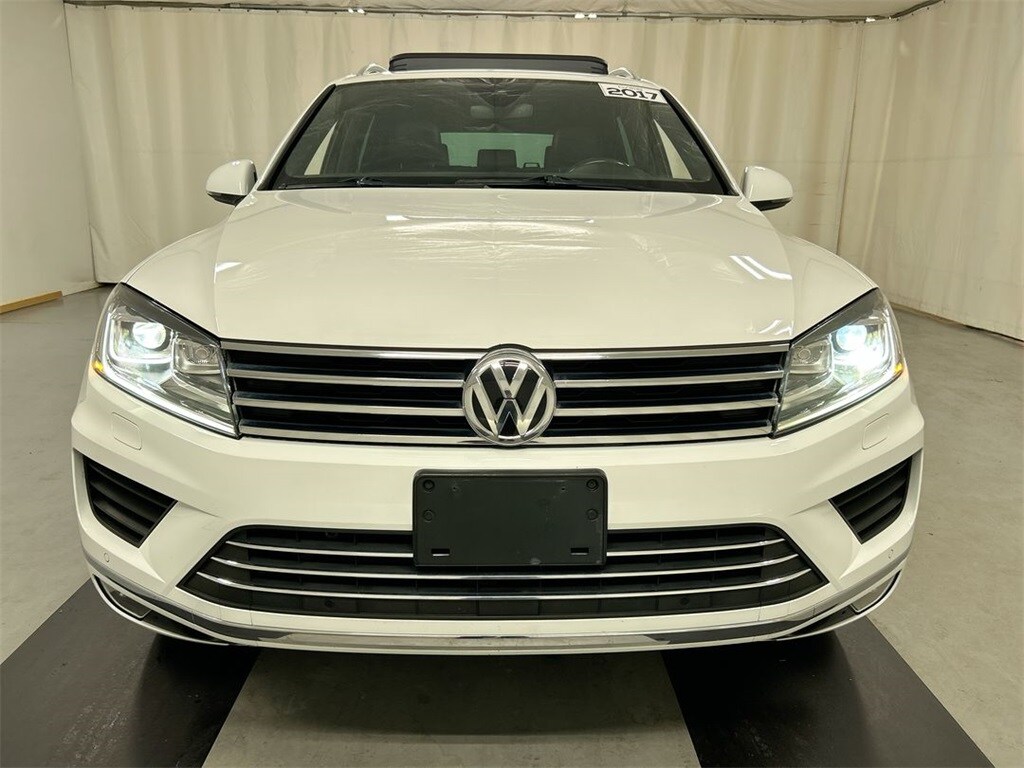2017 Volkswagen Touareg V6 Wolfsburg Edition photo 3