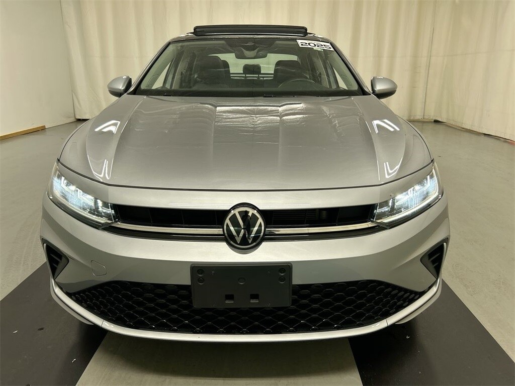 2025 Volkswagen Jetta 1.5T SE photo 3