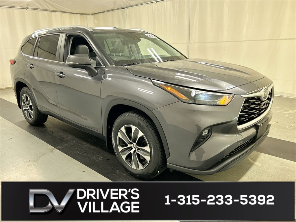 2023 Toyota Highlander XLE's photo