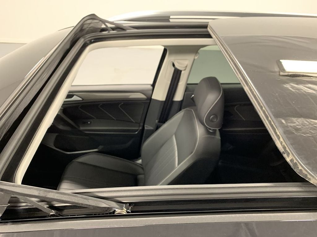 2022 Volkswagen Tiguan SE - Photo 19