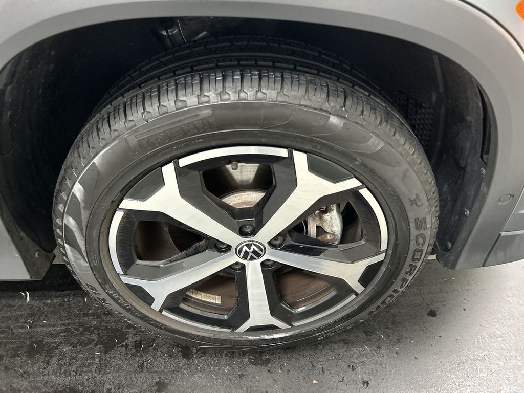 2026 Volkswagen Tiguan SE - Photo 8