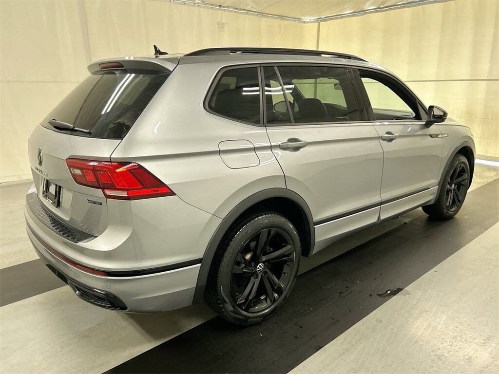 2023 Volkswagen Tiguan SE R-Line Black photo 2