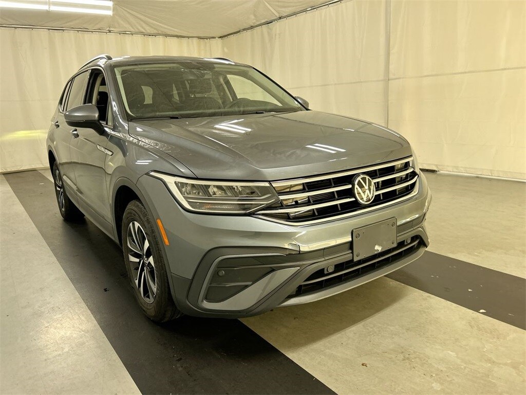 2023 Volkswagen Tiguan S photo 2