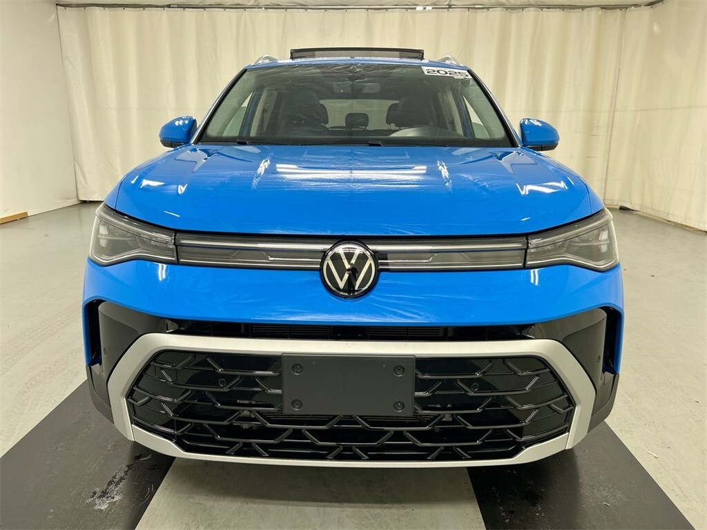 2025 Volkswagen Taos SEL photo 3