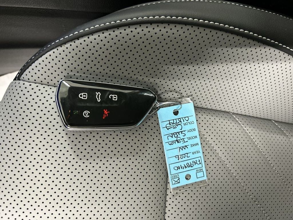 2026 Volkswagen Tiguan SE - Photo 12