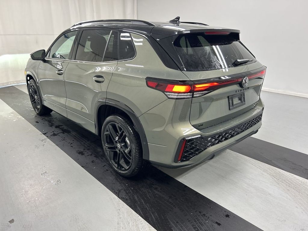 New 2026 Volkswagen Tiguan 2.0T SE R-Line Black SUV