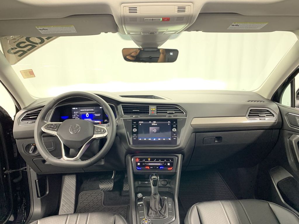 2022 Volkswagen Tiguan SE - Photo 18