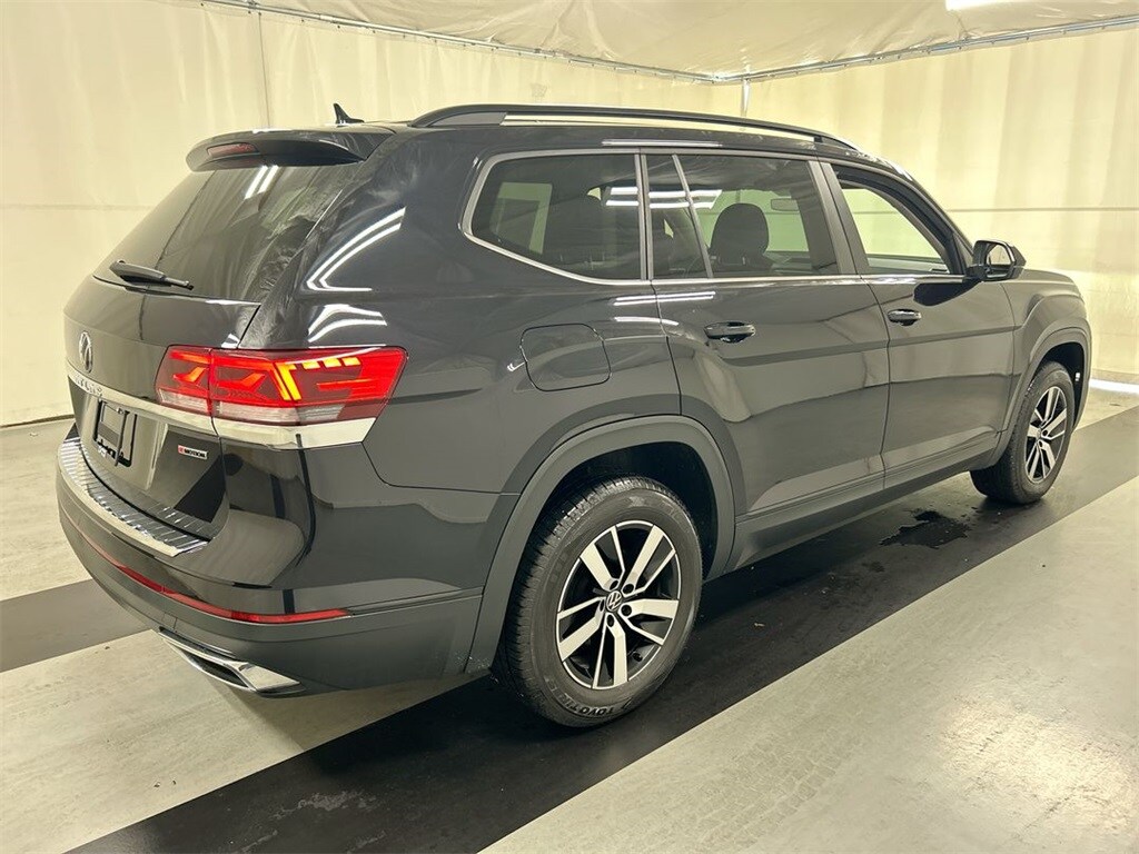 2022 Volkswagen Atlas SE photo 2