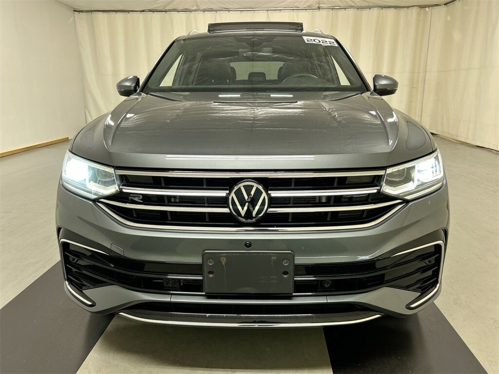 2022 Volkswagen Tiguan SEL Premium R-Line photo 2