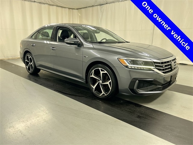 2020 Volkswagen Passat R-Line's photo