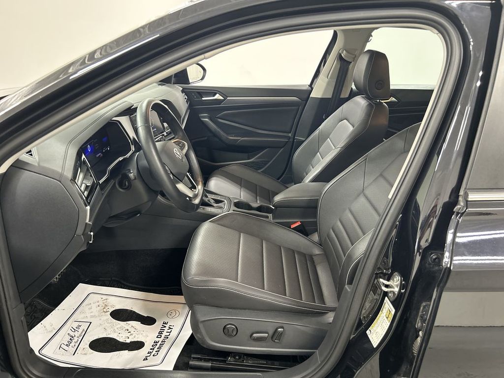 2024 Volkswagen Jetta SE - Photo 9