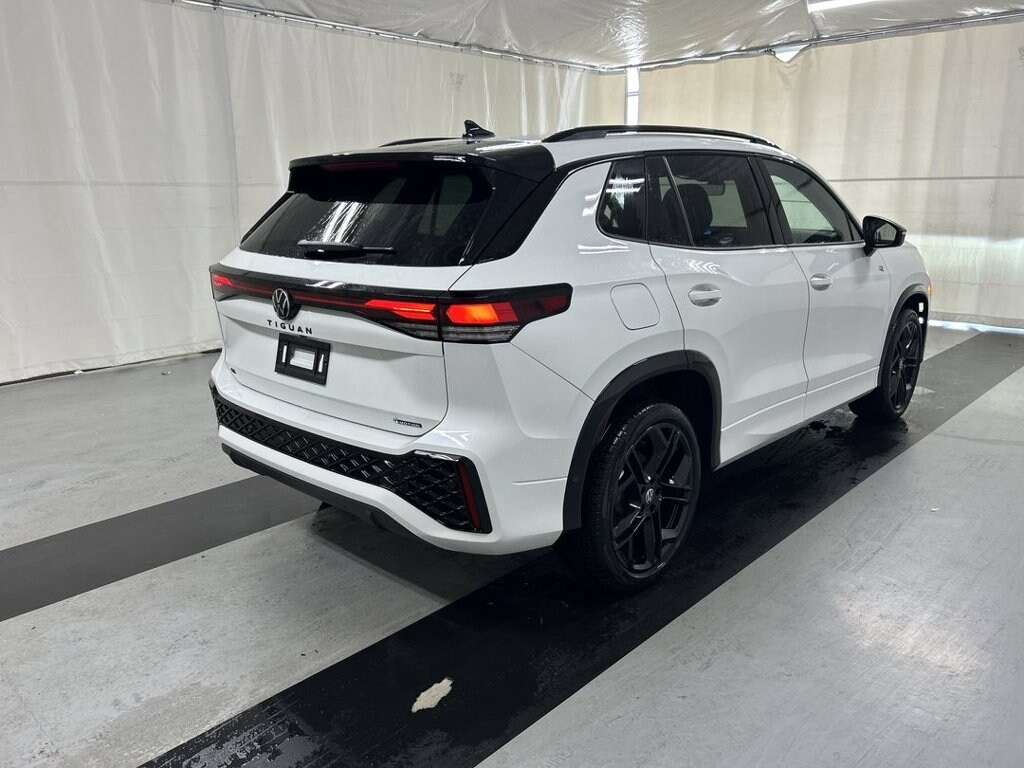 New 2026 Volkswagen Tiguan 2.0T SE R-Line Black SUV
