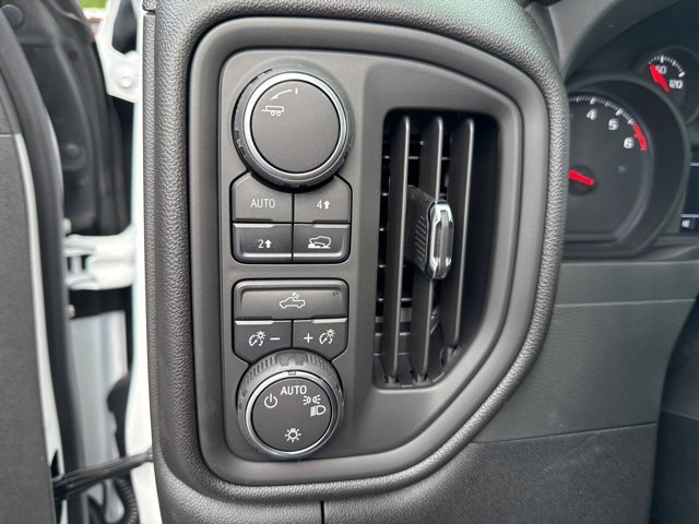 2026 Chevrolet Silverado 1500 Custom photo 3