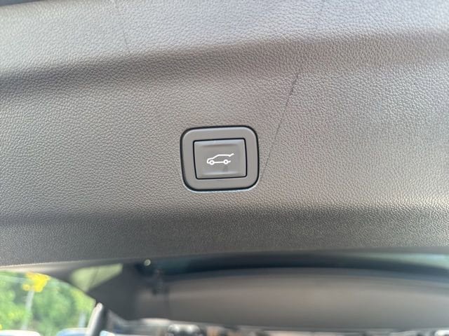 2026 Chevrolet Suburban Premier - Photo 22