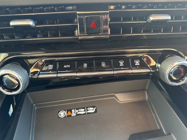 2026 Chevrolet Suburban Premier - Photo 8