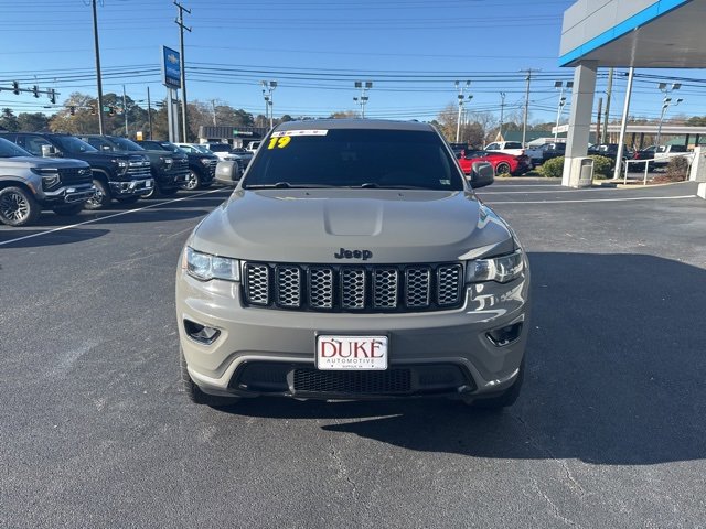 2019 Jeep Grand Cherokee Laredo photo 2