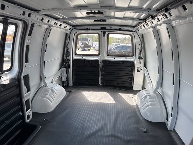2026 GMC Savana Cargo Work Van - Photo 18
