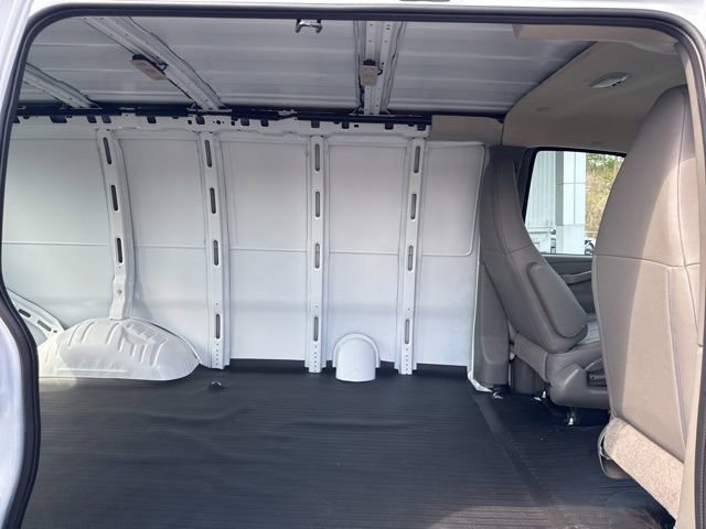 2026 GMC Savana Cargo Work Van - Photo 17