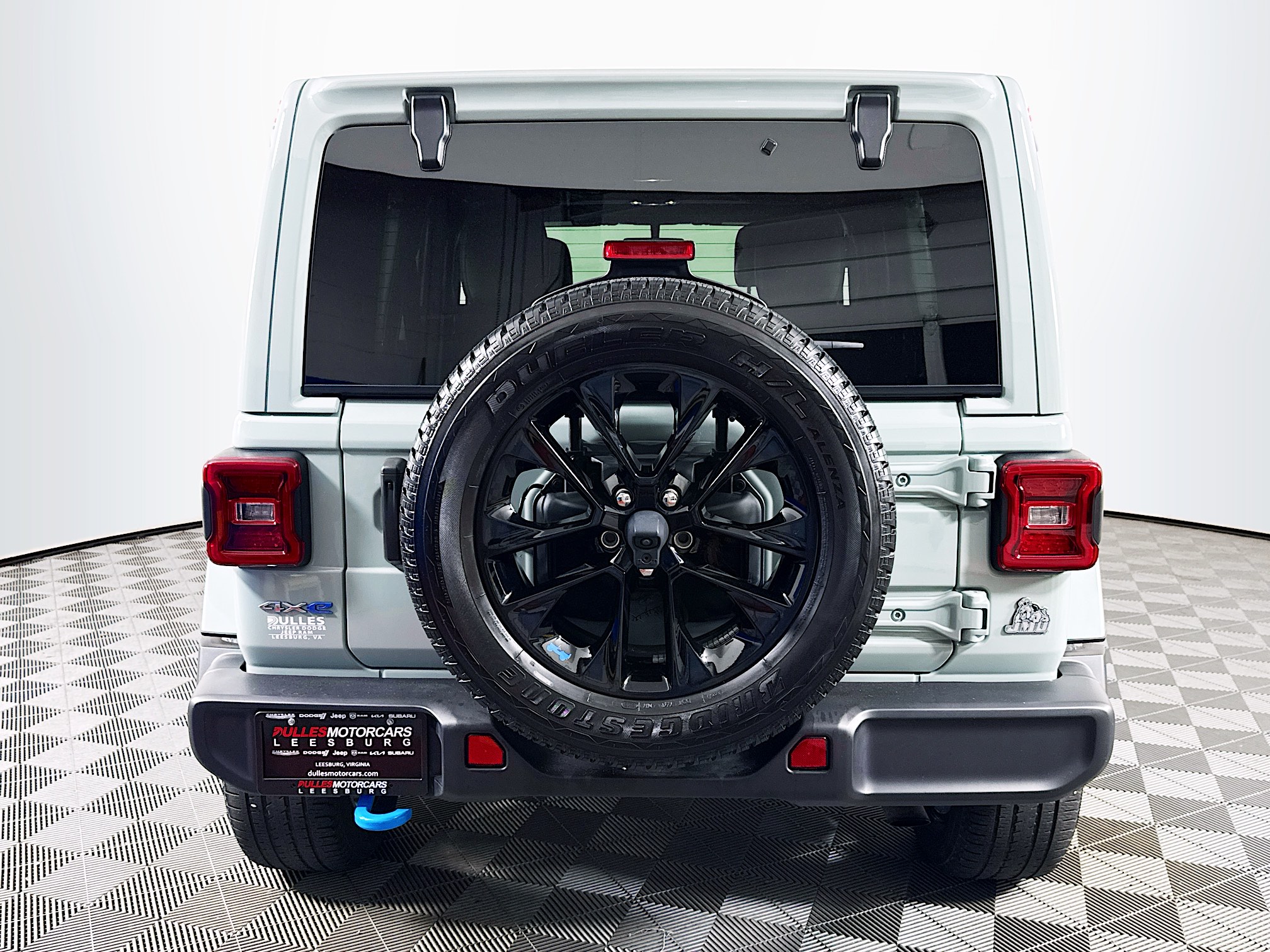 View vehicle photo 7