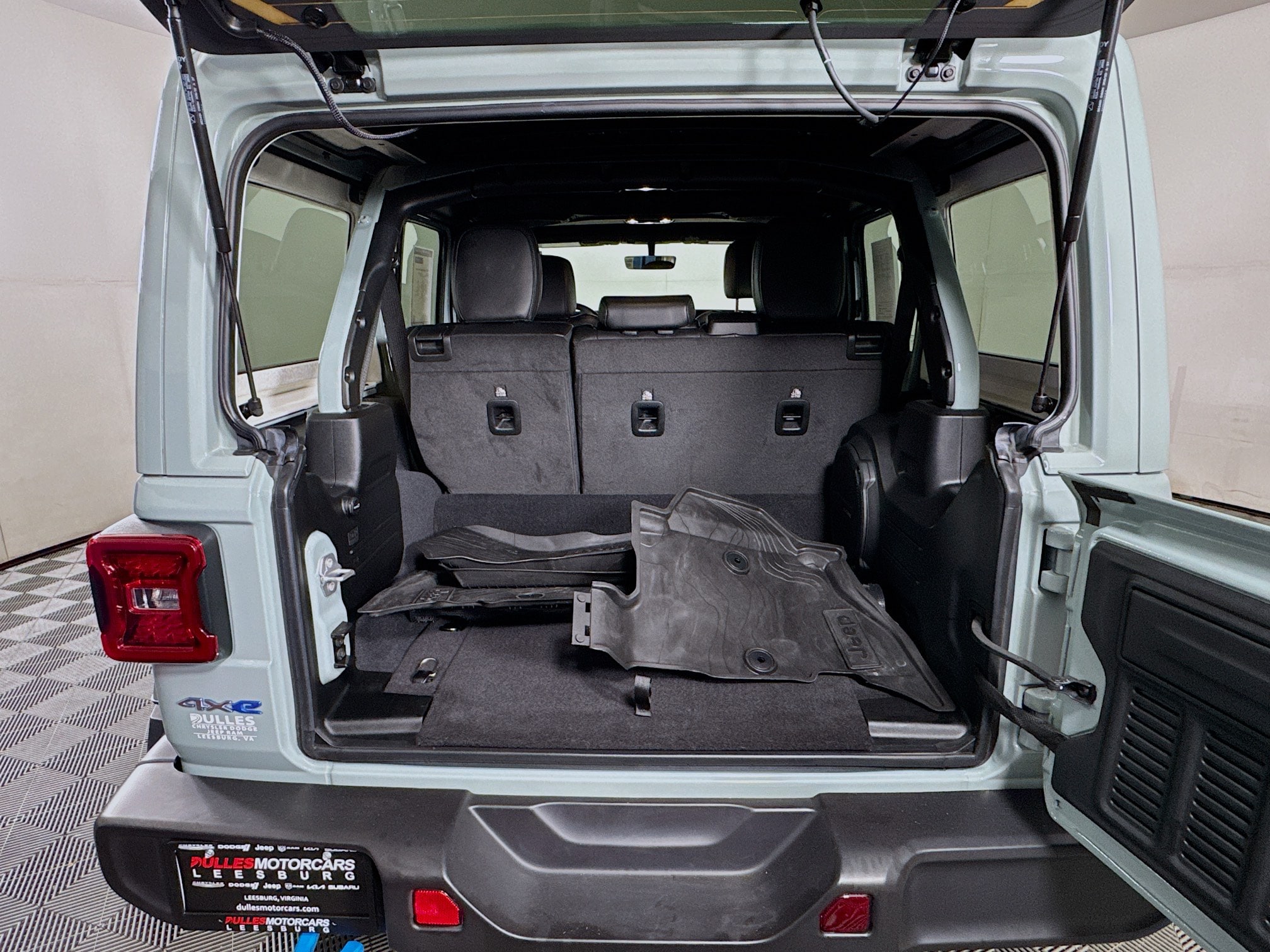 View vehicle photo 6