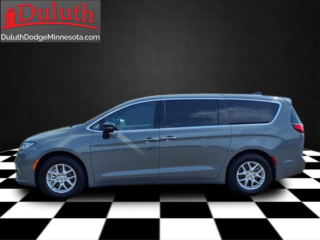 Certified 2025 Chrysler Pacifica Select with VIN 2C4RC1BG0SR553500 for sale in Duluth, Minnesota