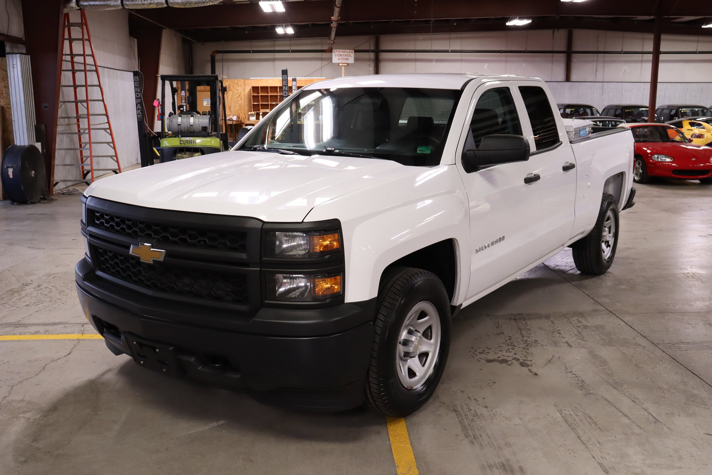 2015 Chevrolet Silverado 1500 photo 2