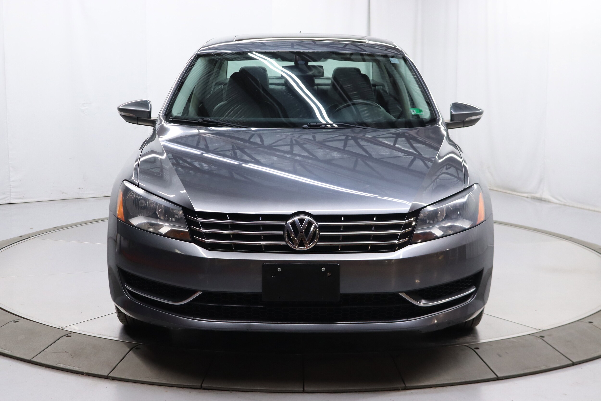 2012 Volkswagen Passat SEL photo 3
