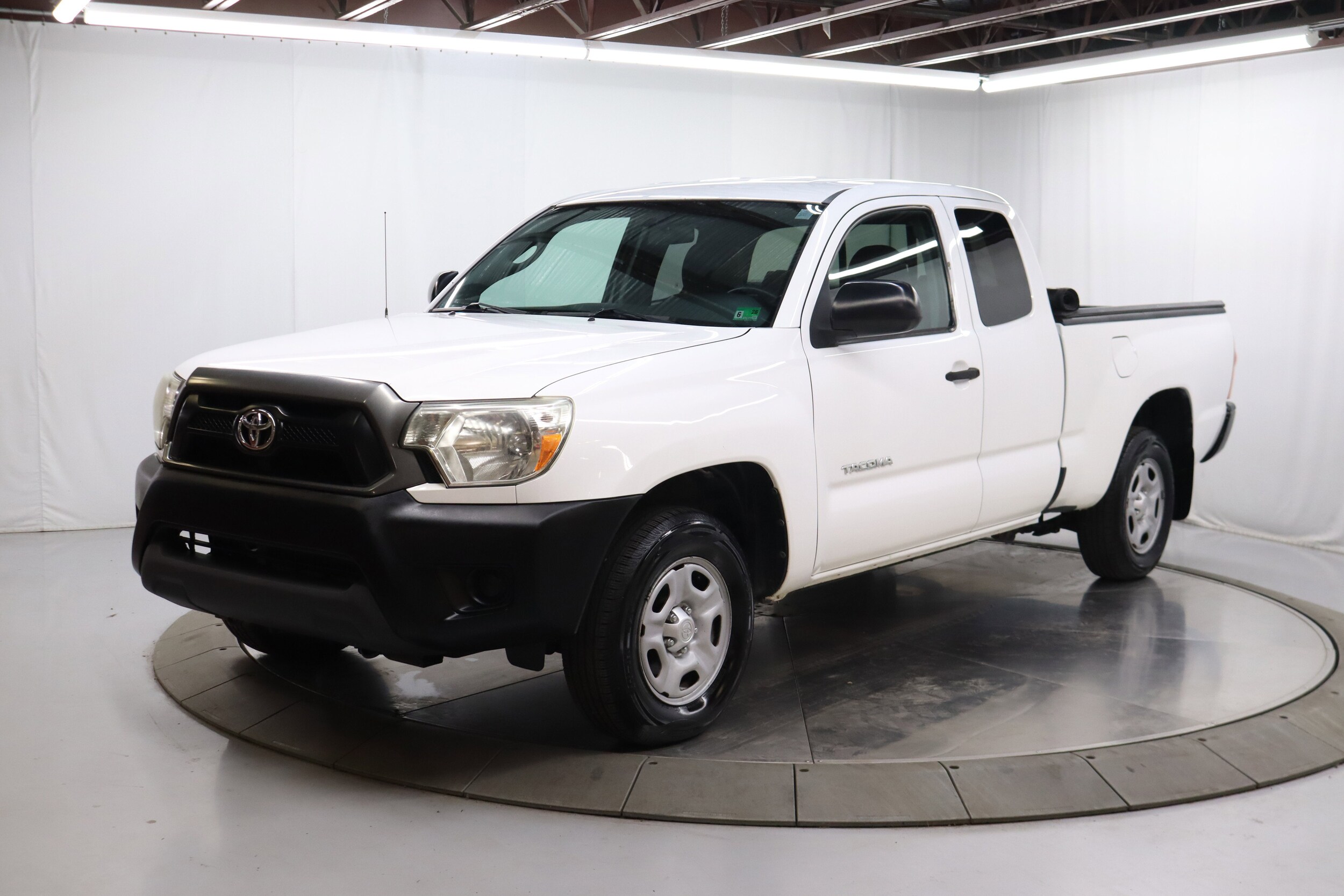 2014 Toyota Tacoma photo 2