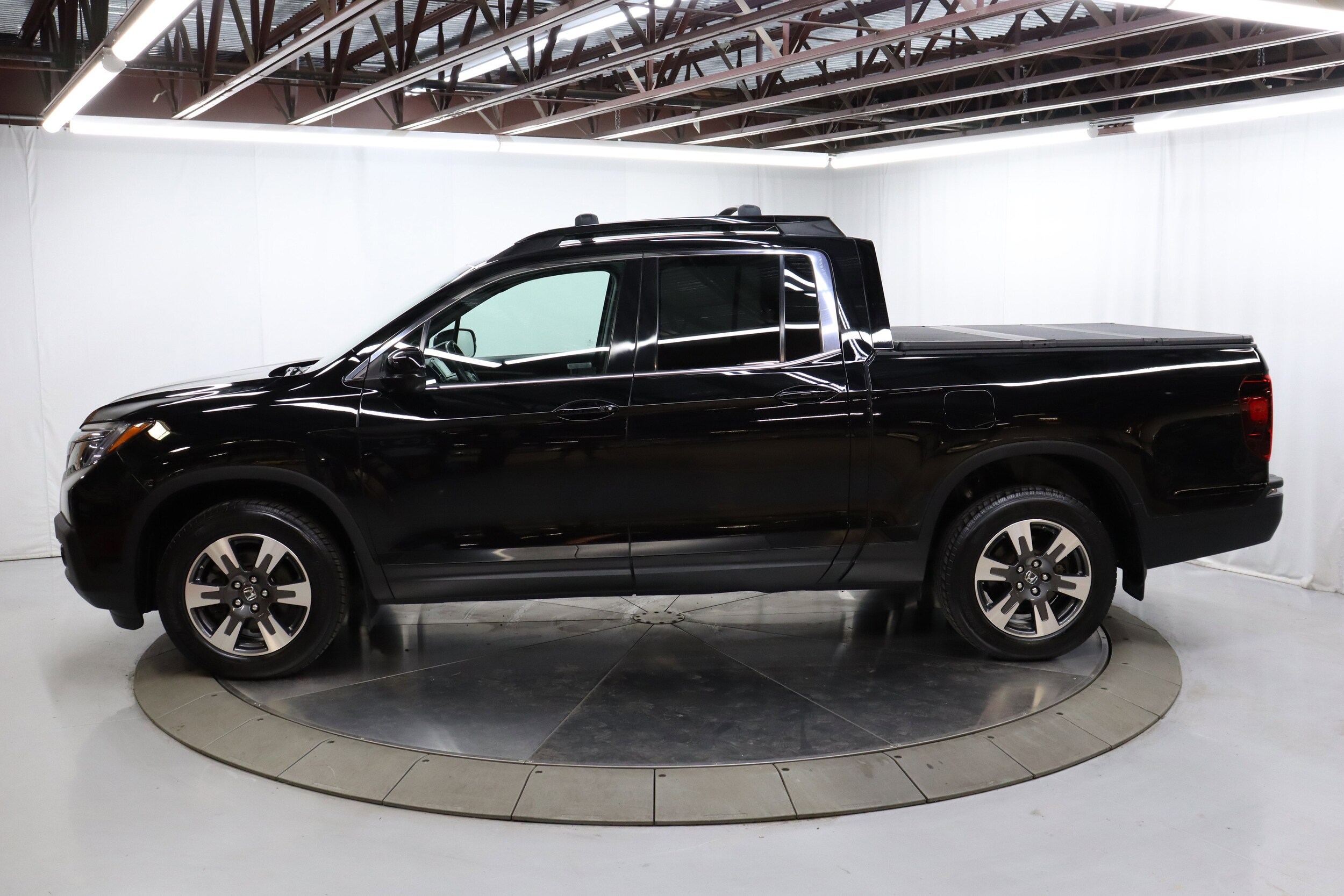 2017 Honda Ridgeline RTL-T photo 3