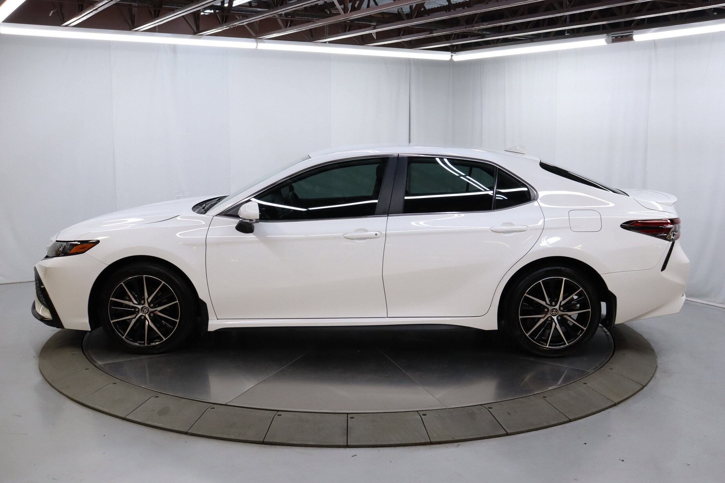 2024 Toyota Camry SE photo 4