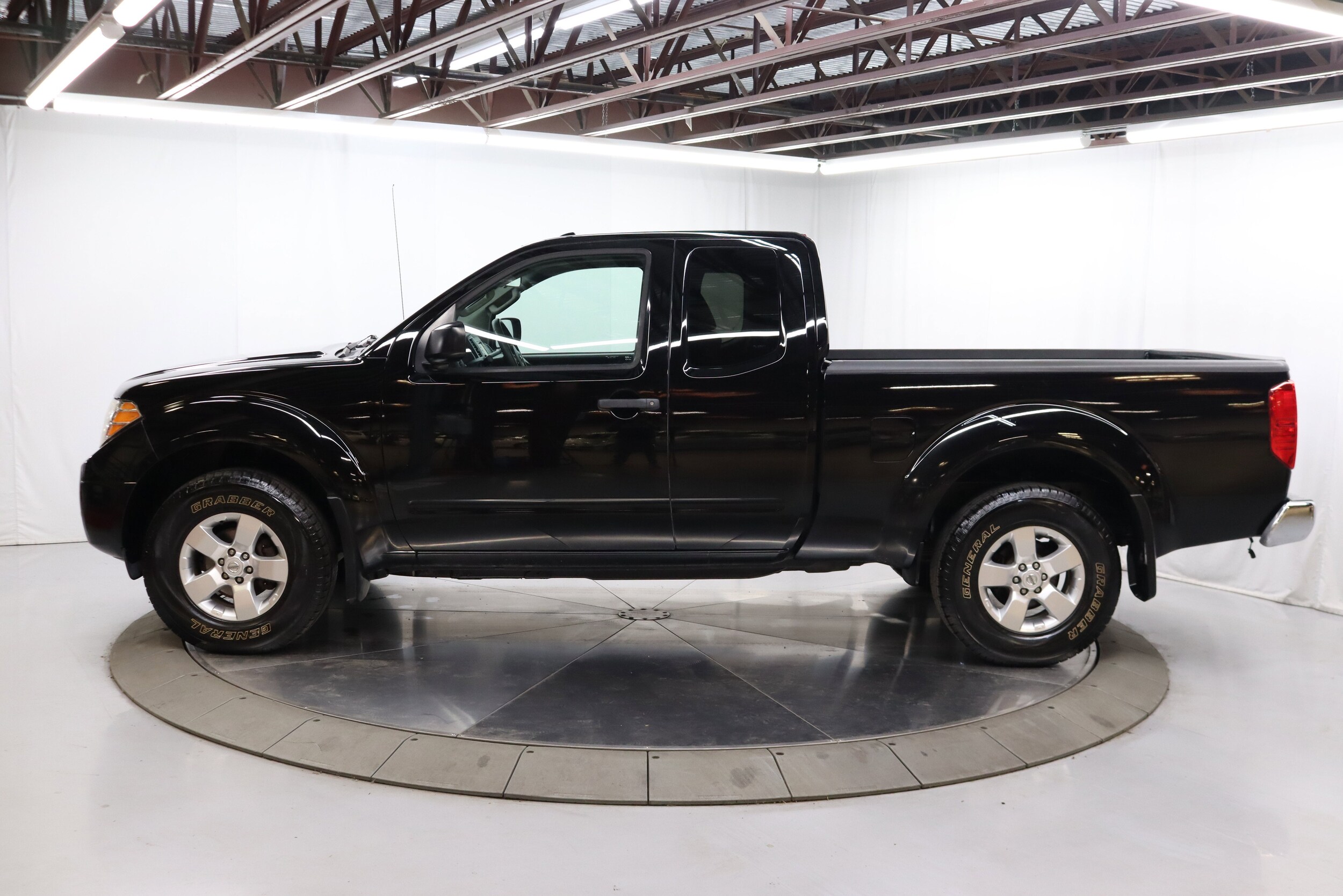 2013 Nissan Frontier SV photo 4