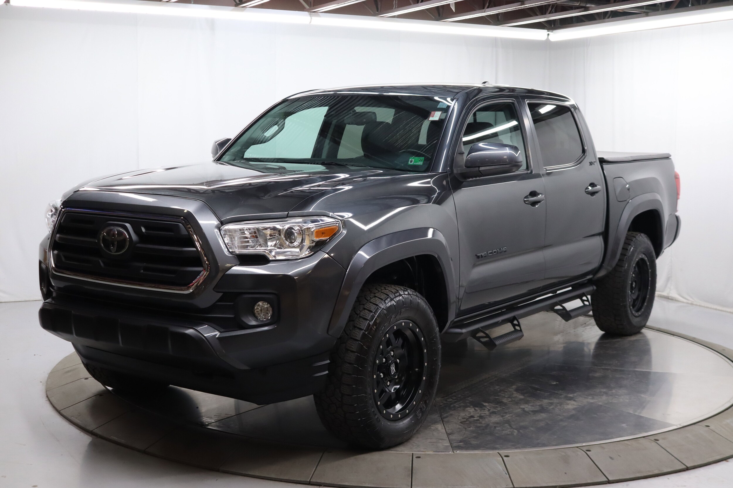 2019 Toyota Tacoma SR5 V6 photo 2