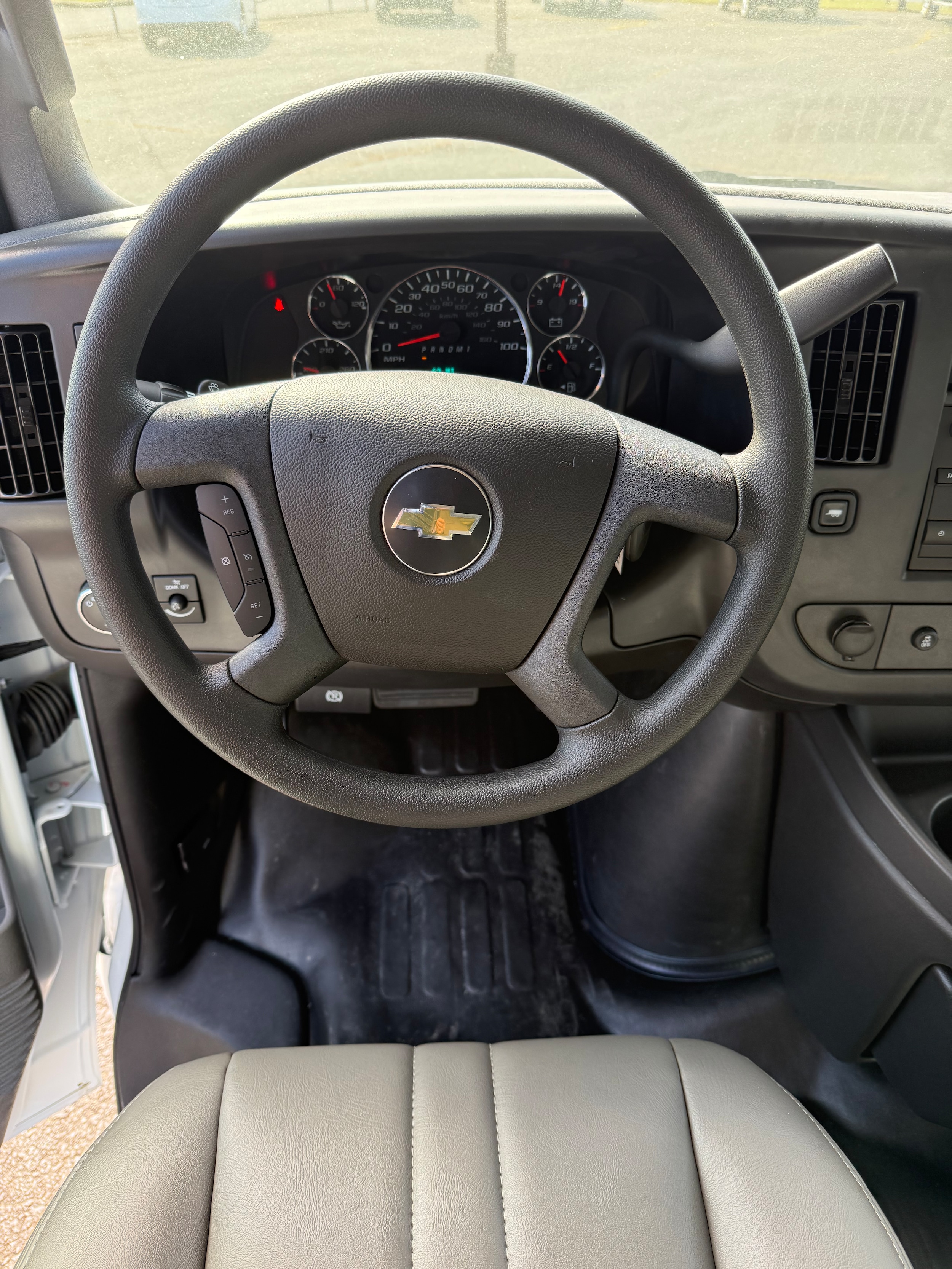 2025 Chevrolet Express Cargo Work Van - Photo 11