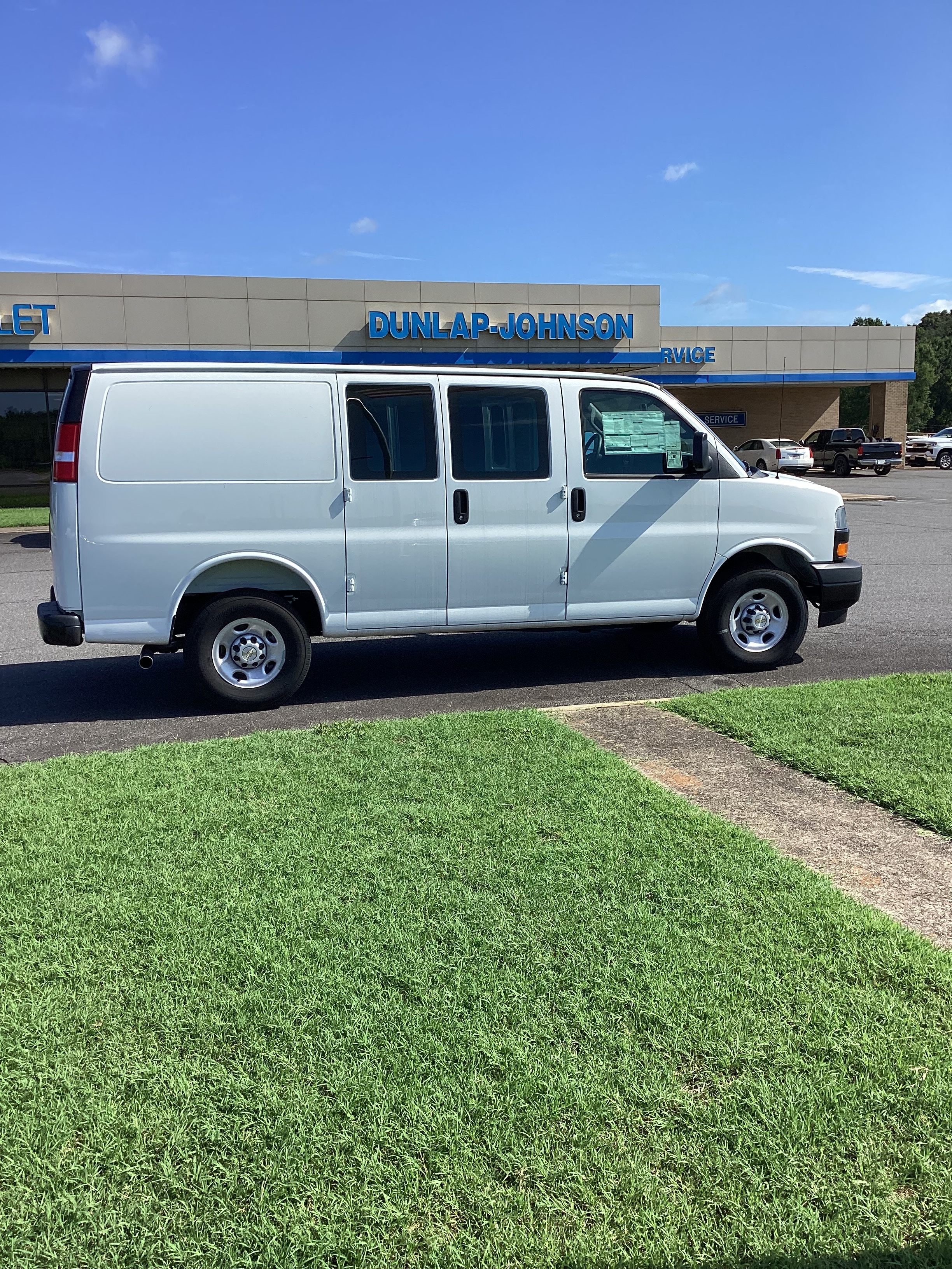 2025 Chevrolet Express Cargo Work Van - Photo 8
