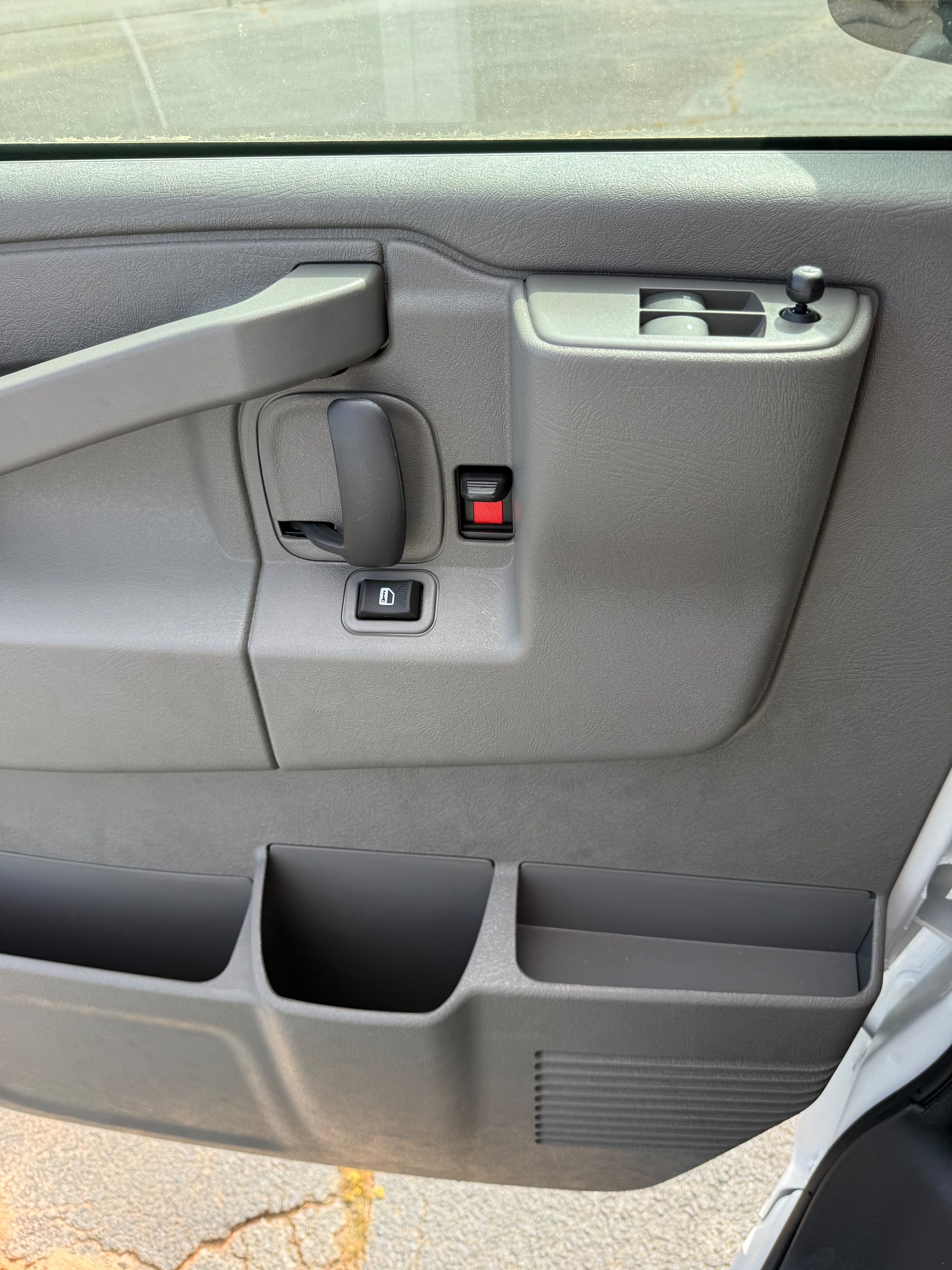 2025 Chevrolet Express Cargo Work Van - Photo 18