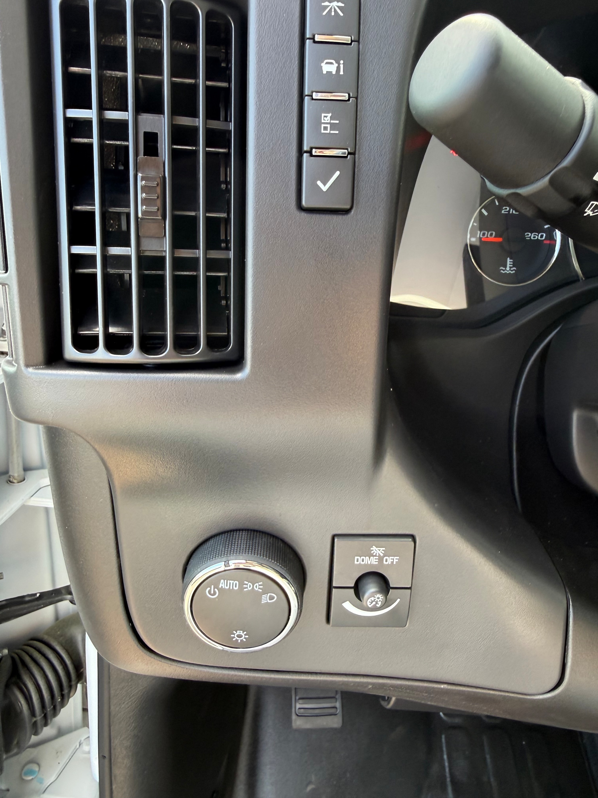 2025 Chevrolet Express Cargo Work Van - Photo 17