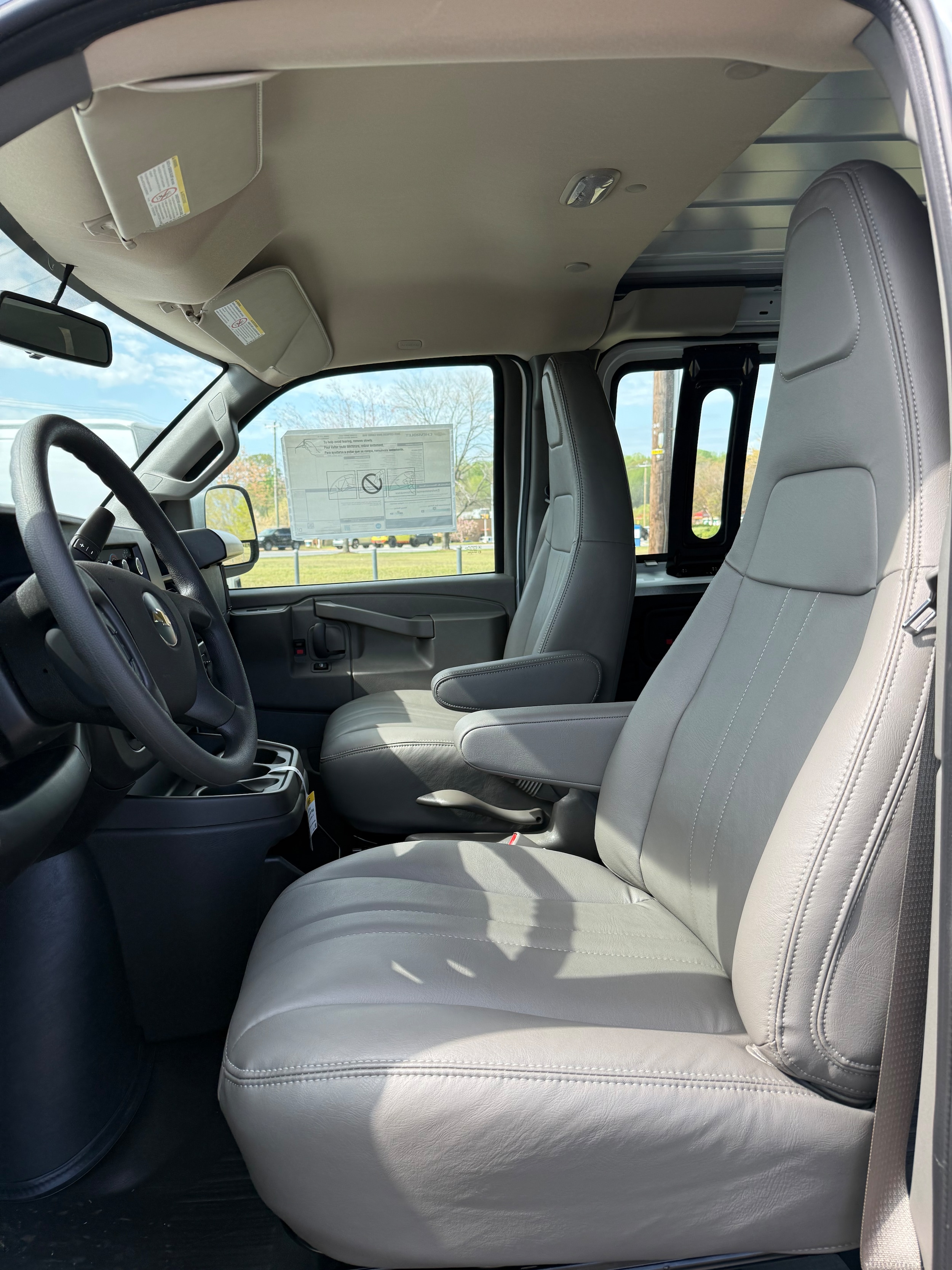 2025 Chevrolet Express Cargo Work Van - Photo 11