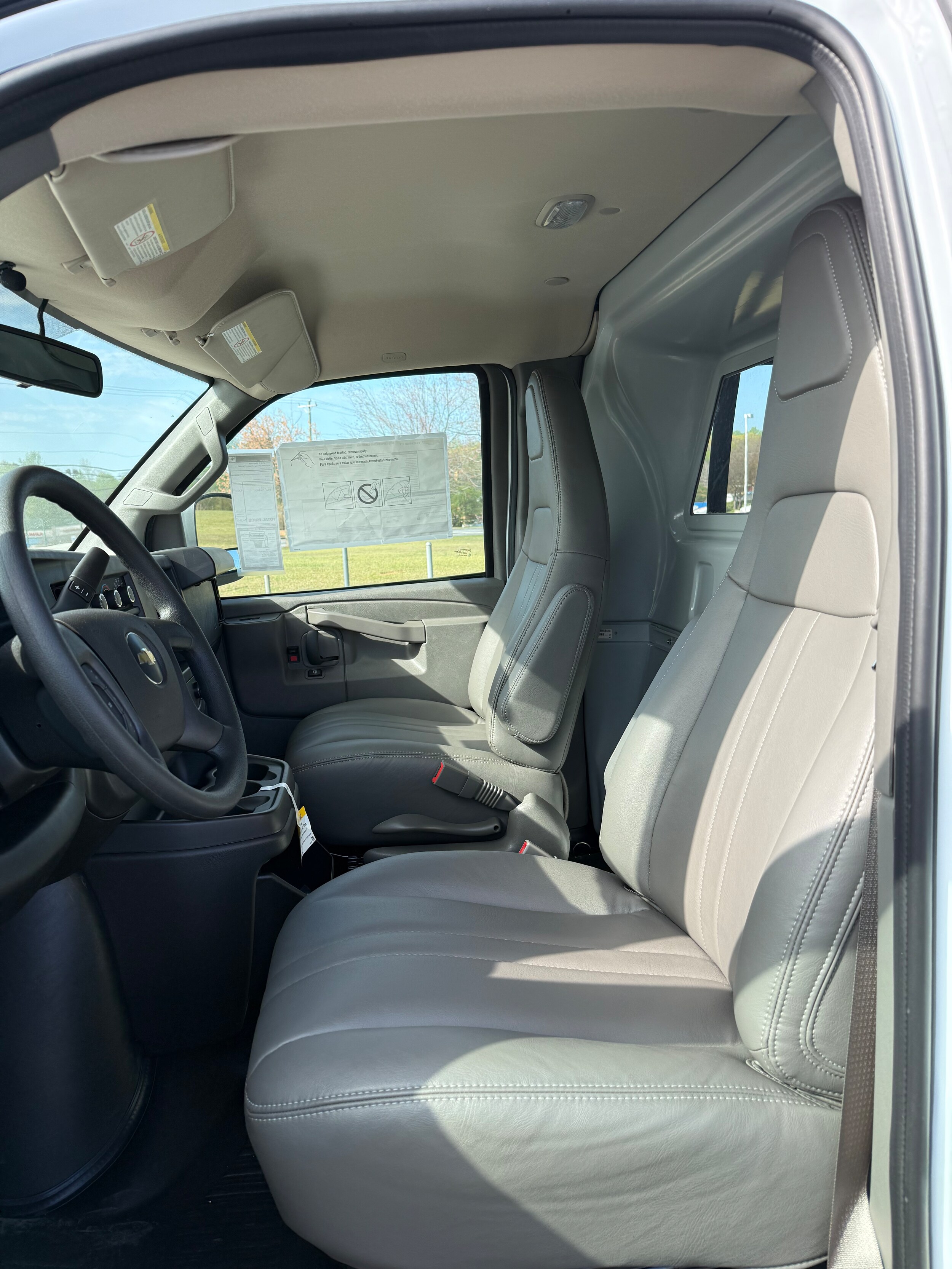 2025 Chevrolet Express Cargo Work Van - Photo 10