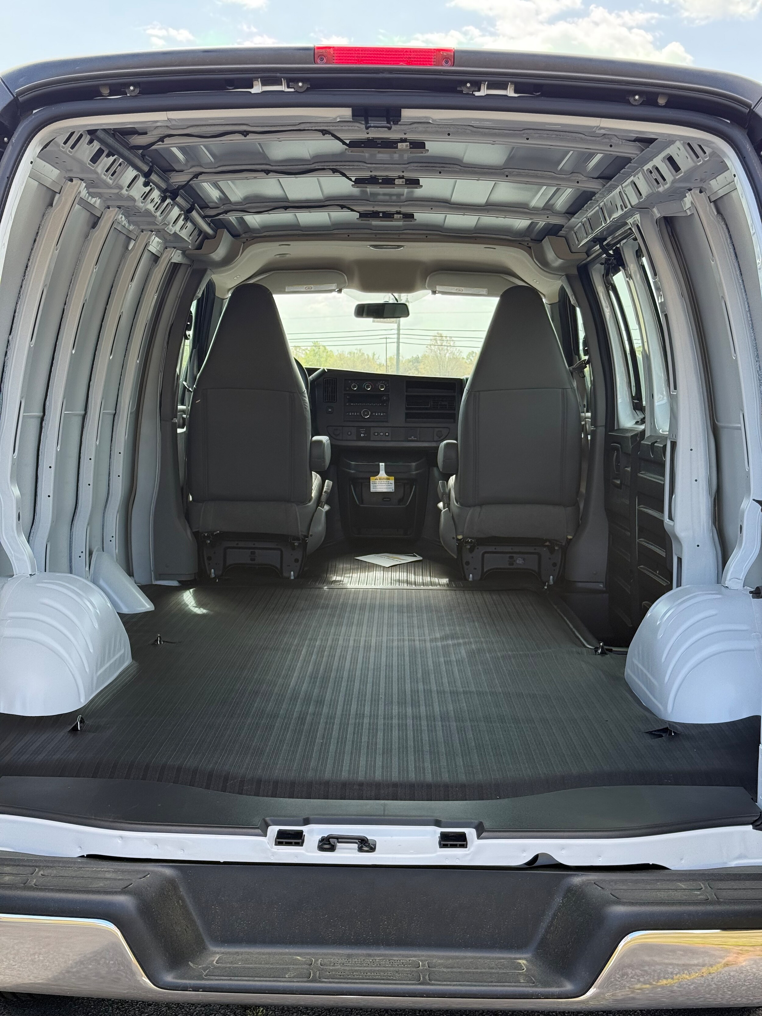 2025 Chevrolet Express Cargo Work Van - Photo 10